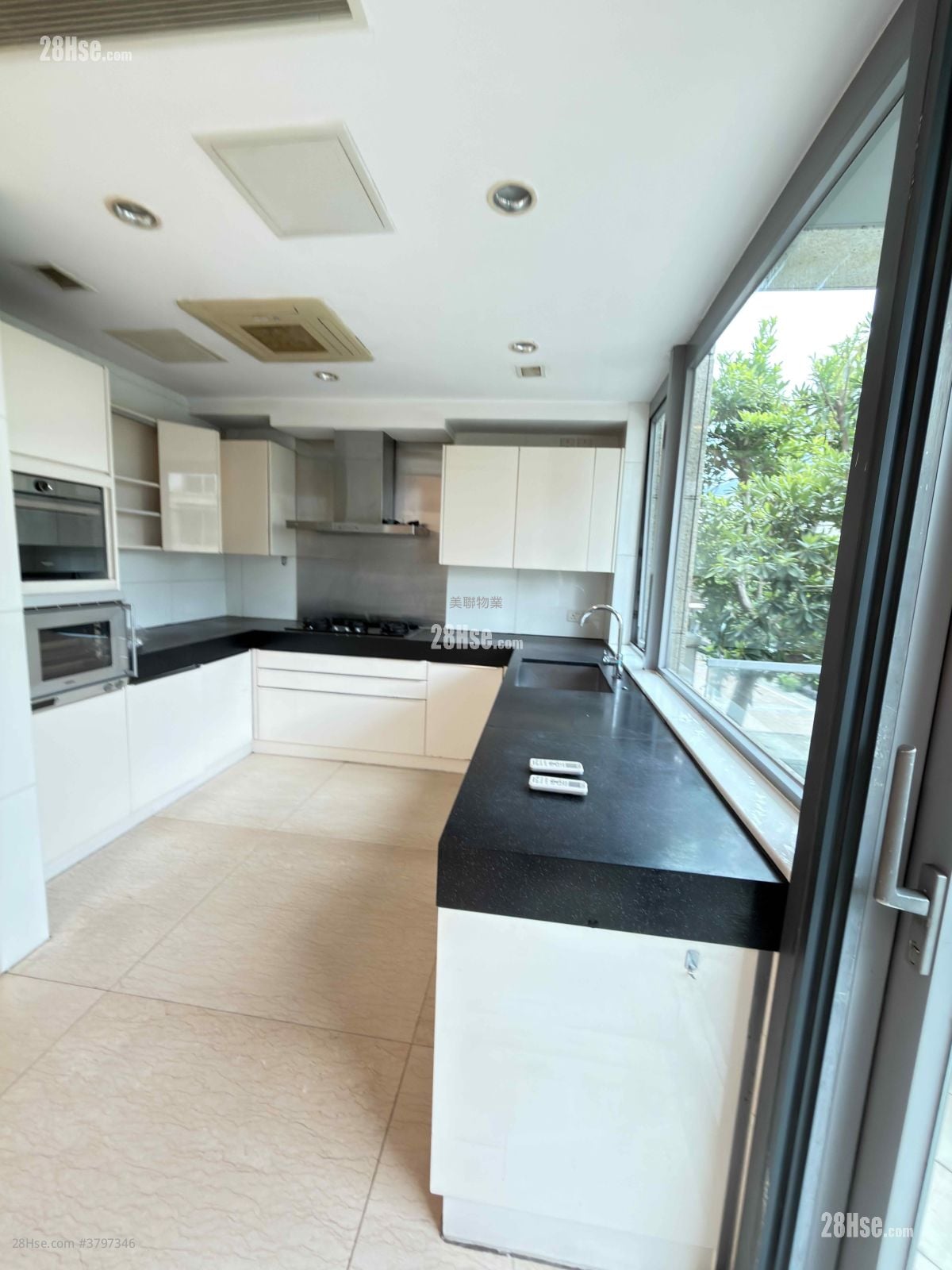 葡萄园 售盘 3 房 , 3 浴室 2,389 平方尺