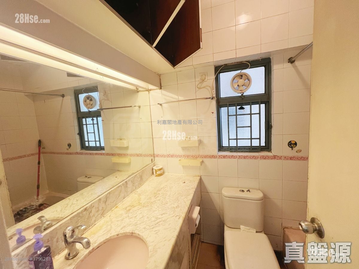 Sea Crest Villa Sell 2 Bedrooms 454 ft²