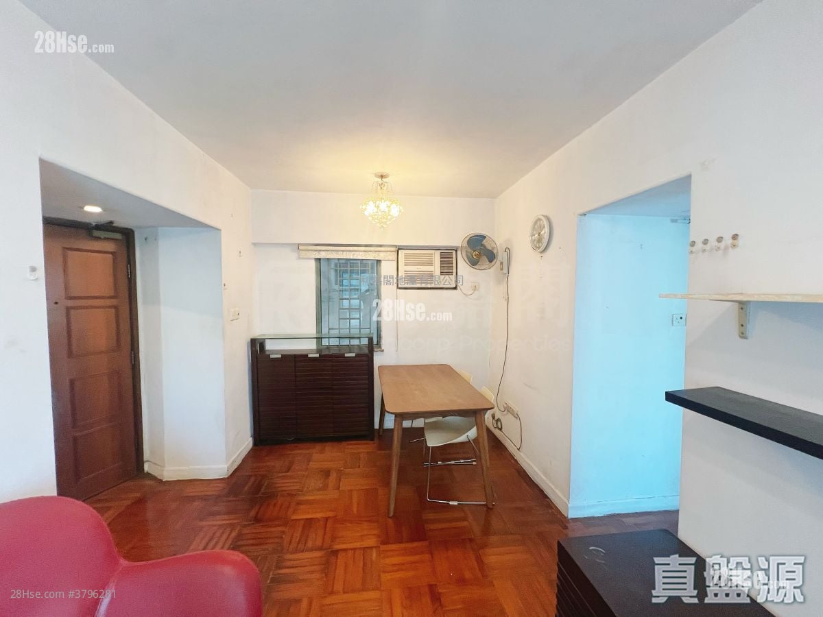 Sea Crest Villa Sell 2 Bedrooms 454 ft²