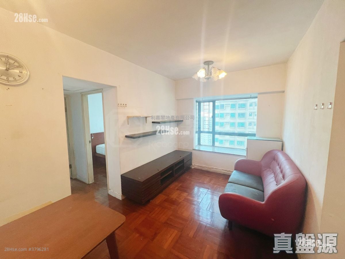 Sea Crest Villa Sell 2 Bedrooms 454 ft²