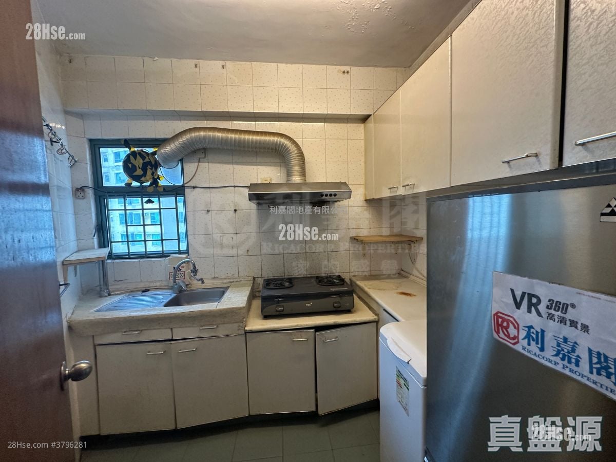 Sea Crest Villa Sell 2 Bedrooms 454 ft²