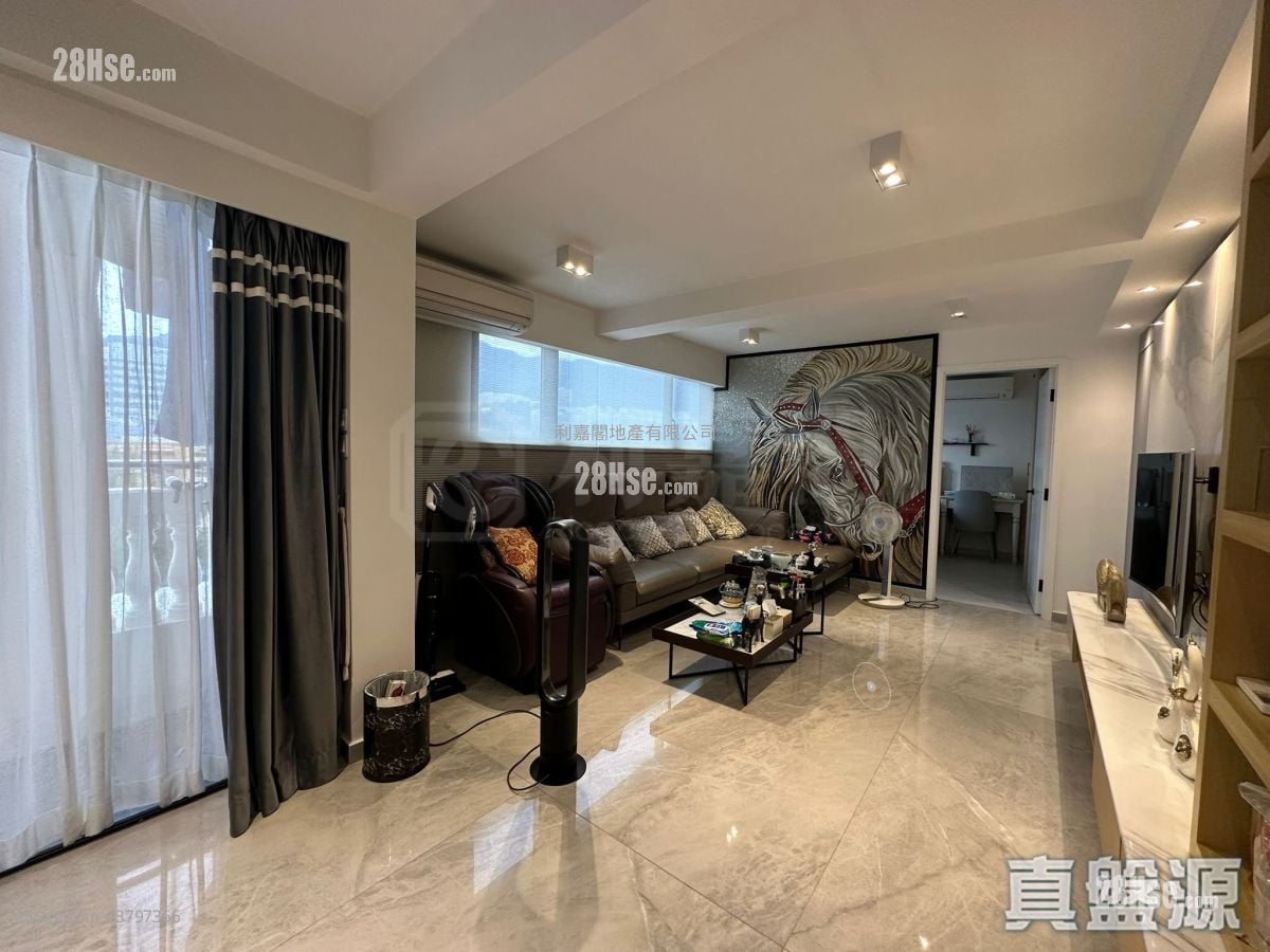 Parc Oasis Rental 1,311 ft²