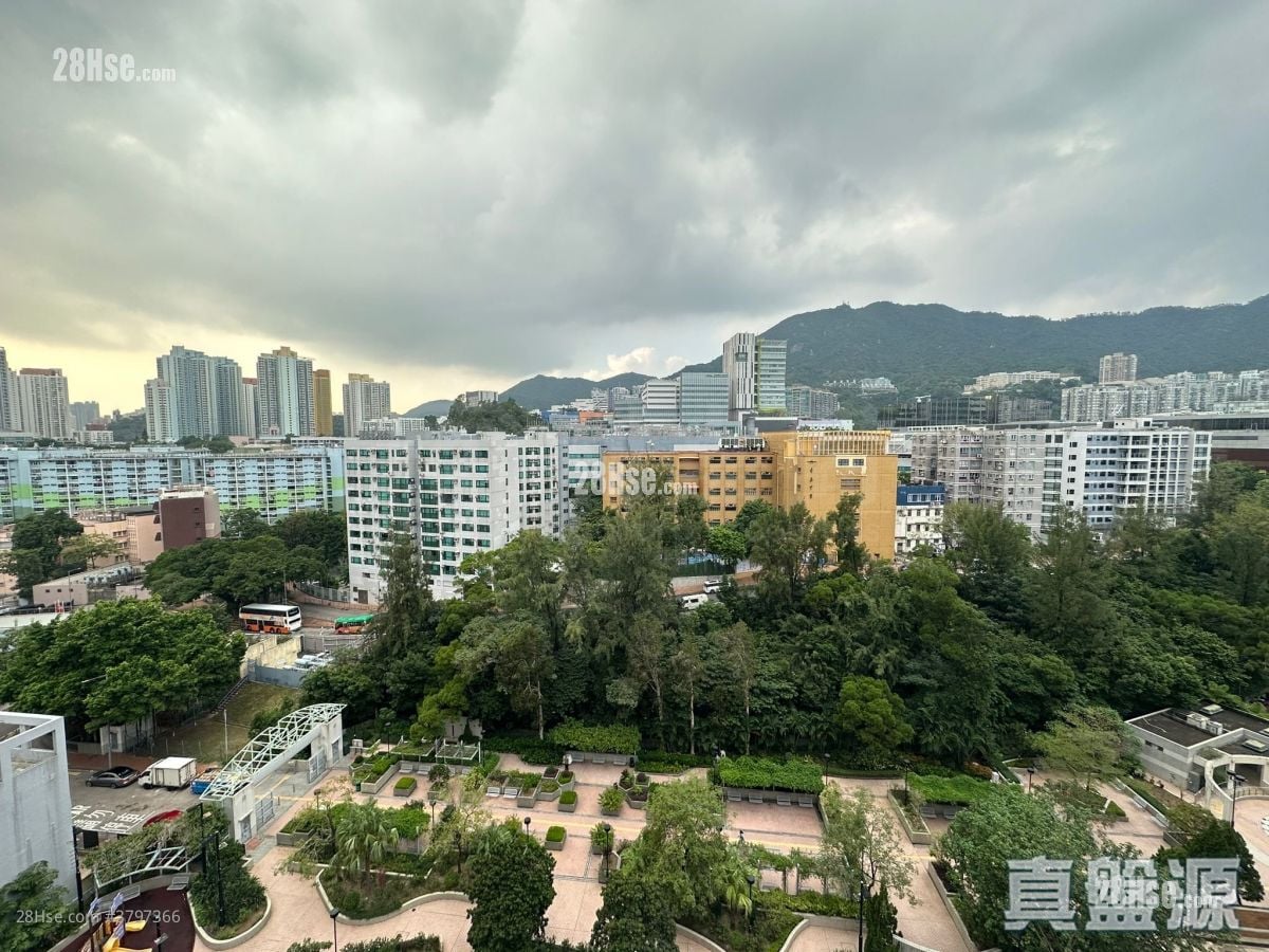 Parc Oasis Rental 1,311 ft²