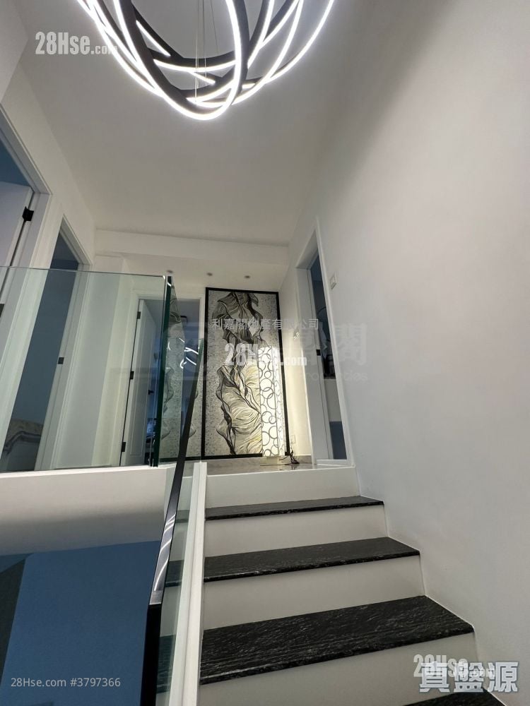 Parc Oasis Rental 1,311 ft²