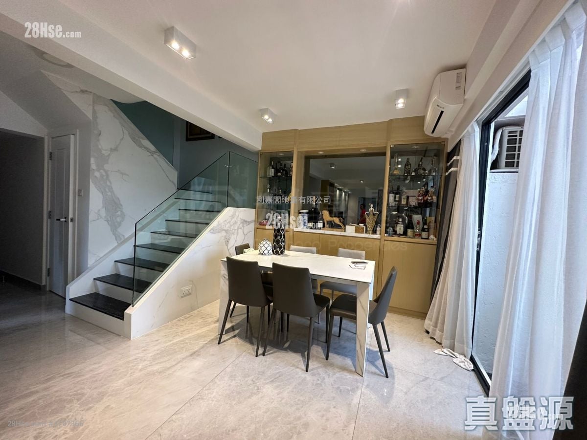 Parc Oasis Rental 1,311 ft²