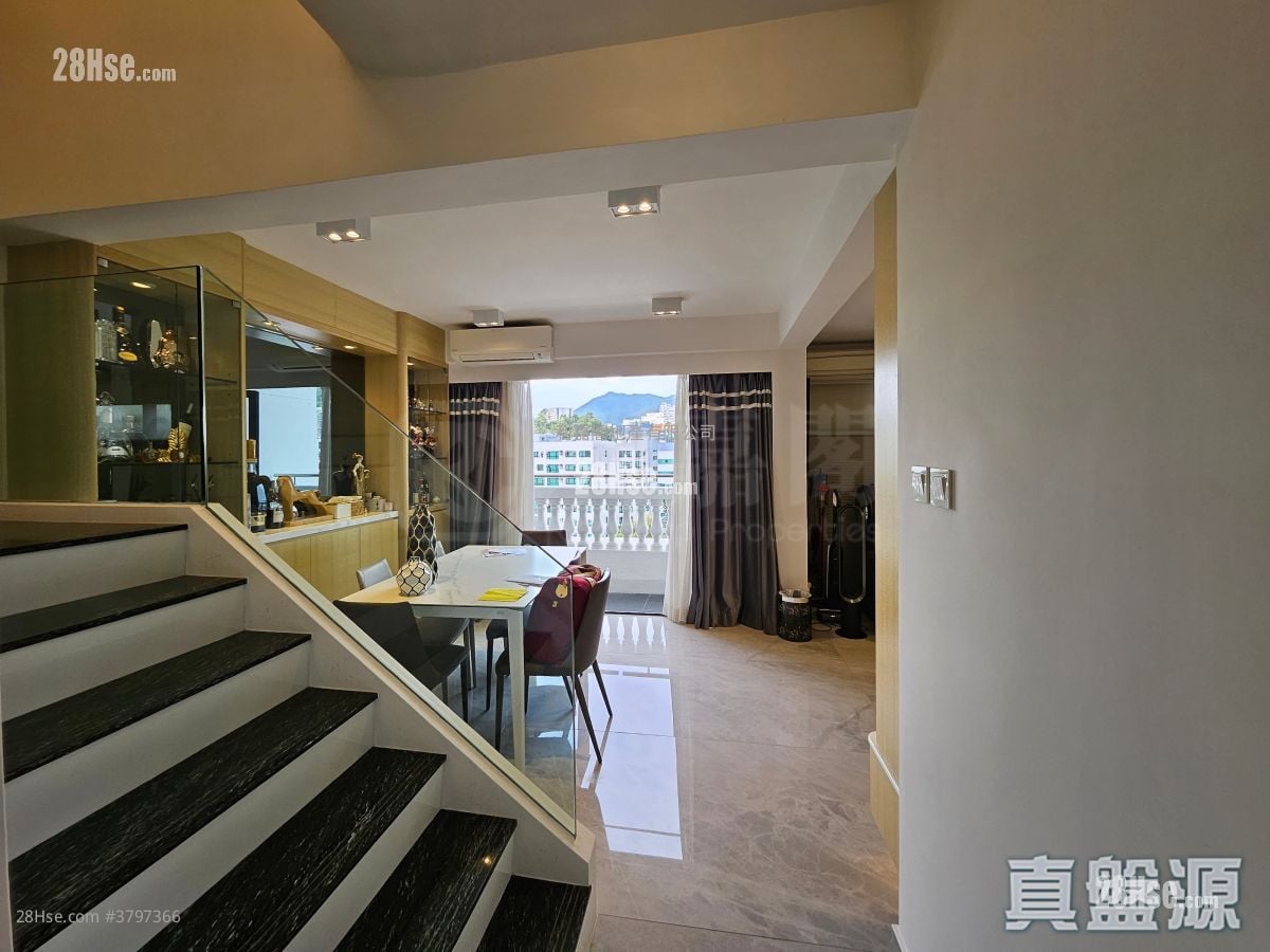 Parc Oasis Rental 1,311 ft²