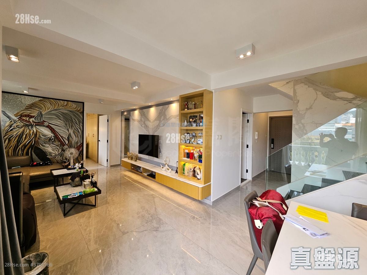 Parc Oasis Rental 1,311 ft²