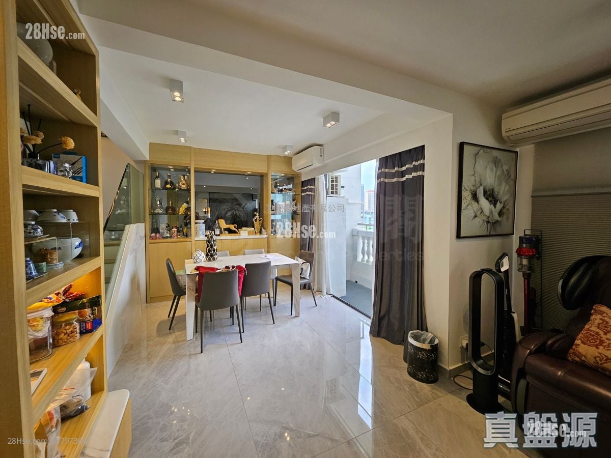 Parc Oasis Rental 1,311 ft²