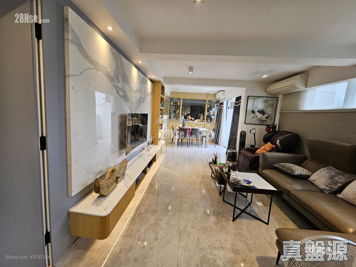 Parc Oasis Rental 1,311 ft²