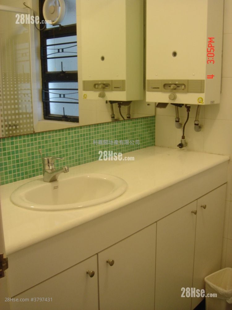 Heng Fa Chuen Sell 4 Bedrooms , 2 Bathrooms 826 ft²