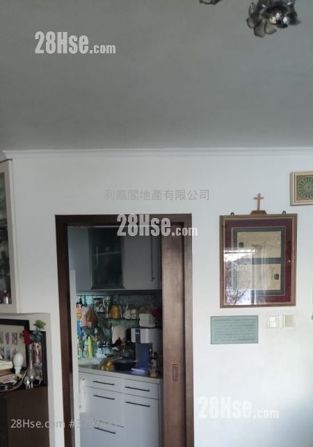 Heng Fa Chuen Sell 4 Bedrooms , 2 Bathrooms 826 ft²