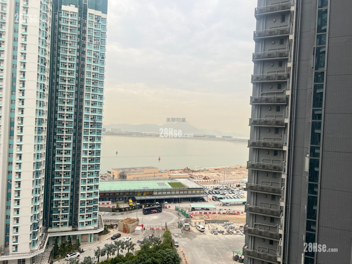 露台: 东环 售盘 3 房 , 2 浴室 599 平方尺