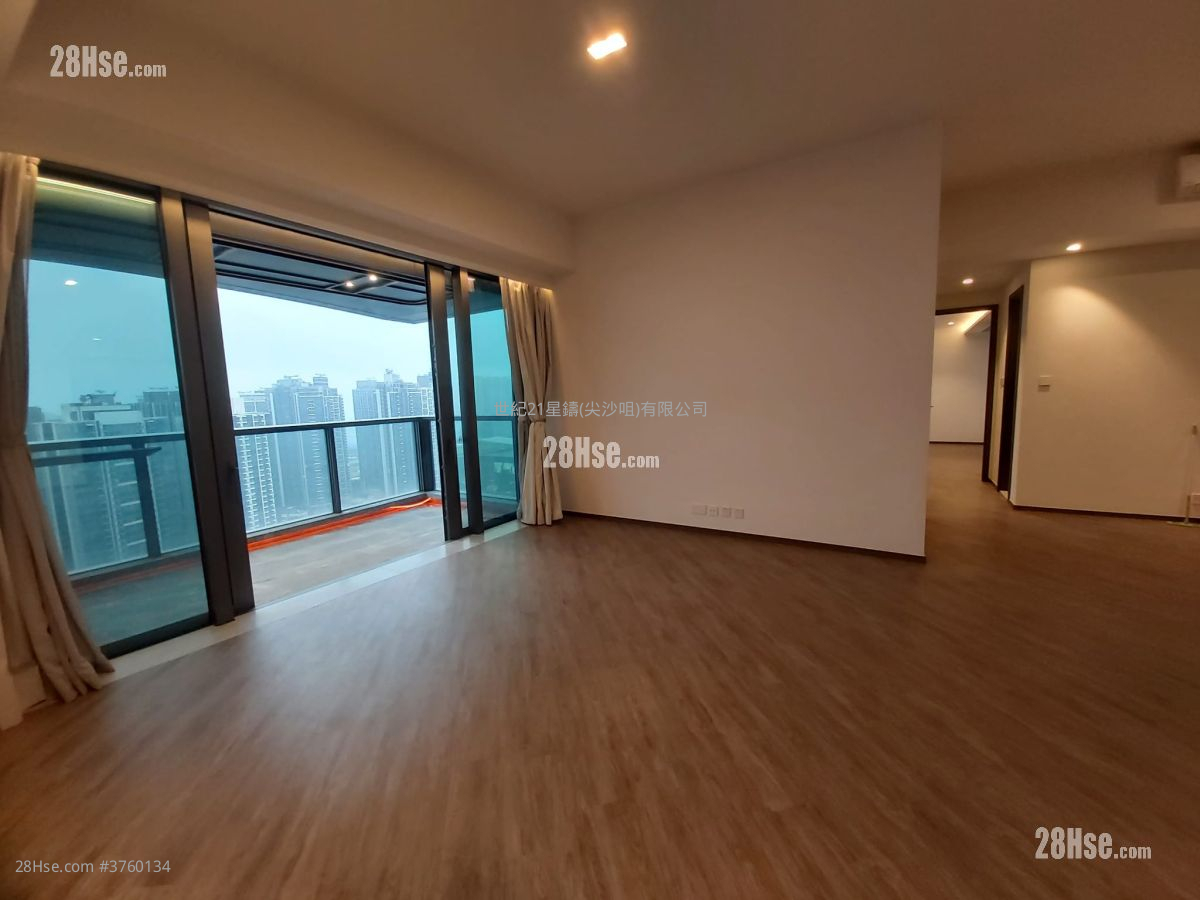 living room: Cullinan Sky Sell 4 Bedrooms , 3 Bathrooms 1,993 ft²