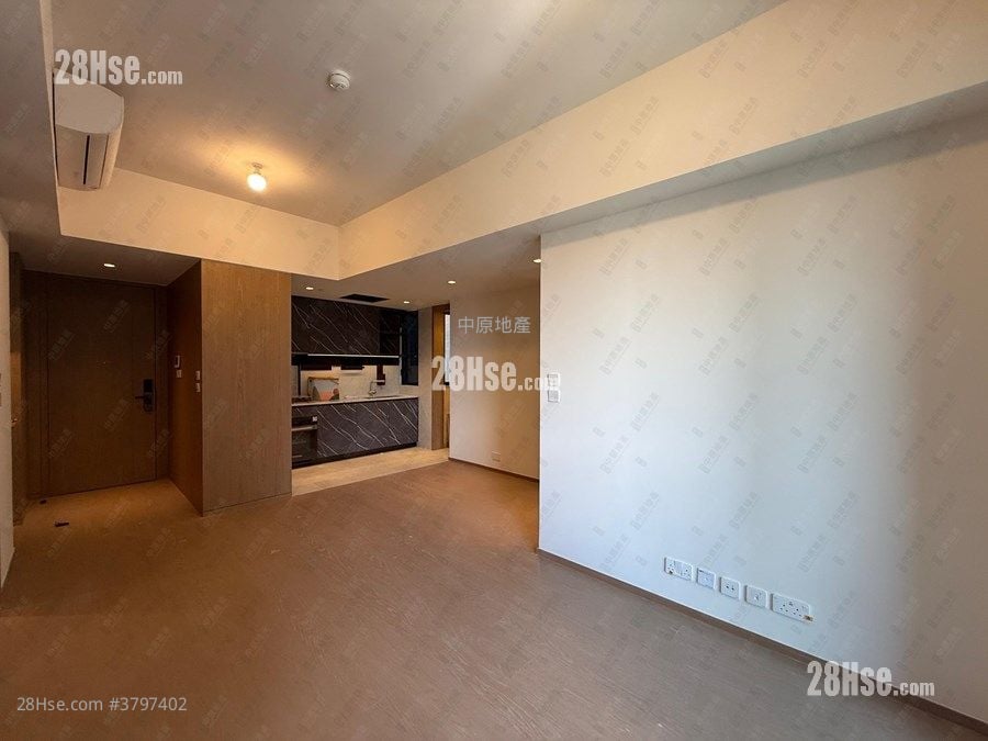 Onmantin Sell 3 Bedrooms , 3 Bathrooms 757 ft²