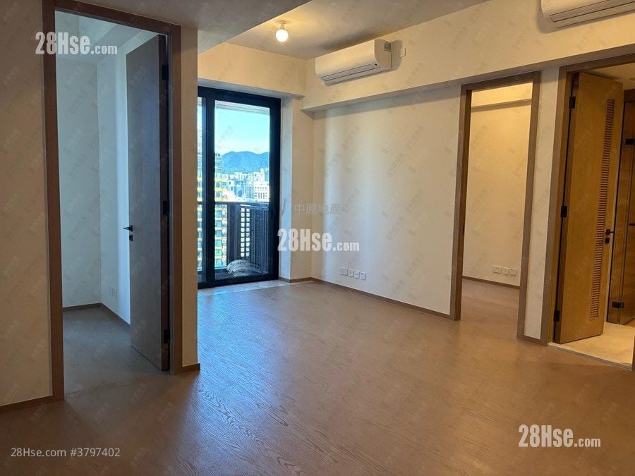 Onmantin Sell 3 Bedrooms , 3 Bathrooms 757 ft²