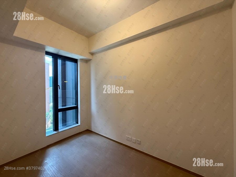 Onmantin Sell 3 Bedrooms , 3 Bathrooms 757 ft²