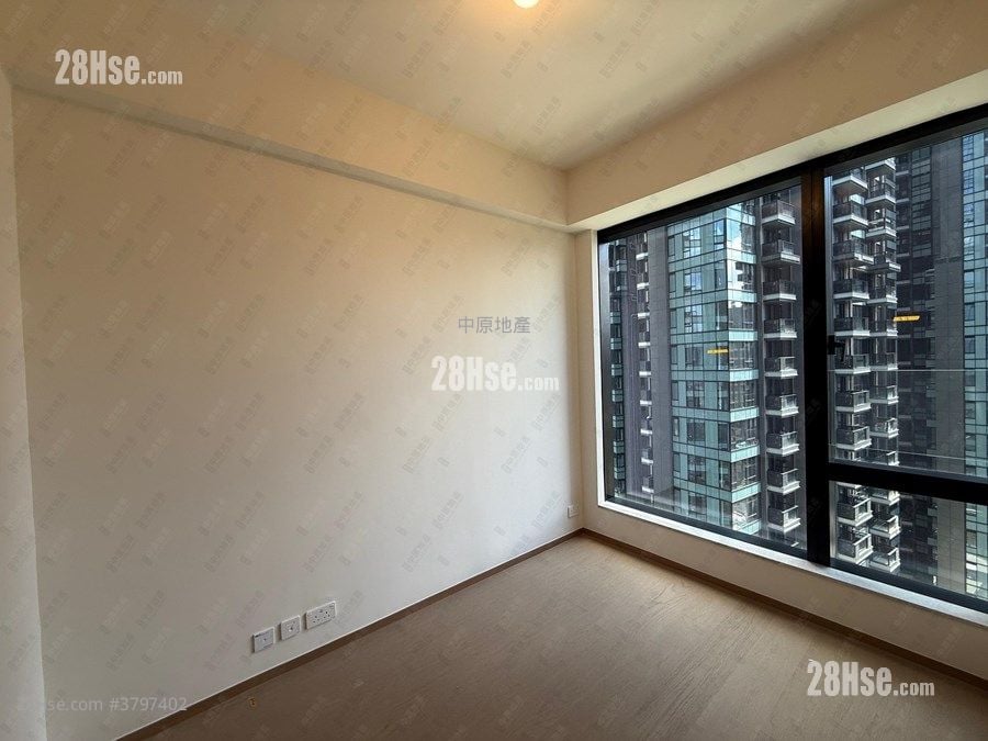 Onmantin Sell 3 Bedrooms , 3 Bathrooms 757 ft²