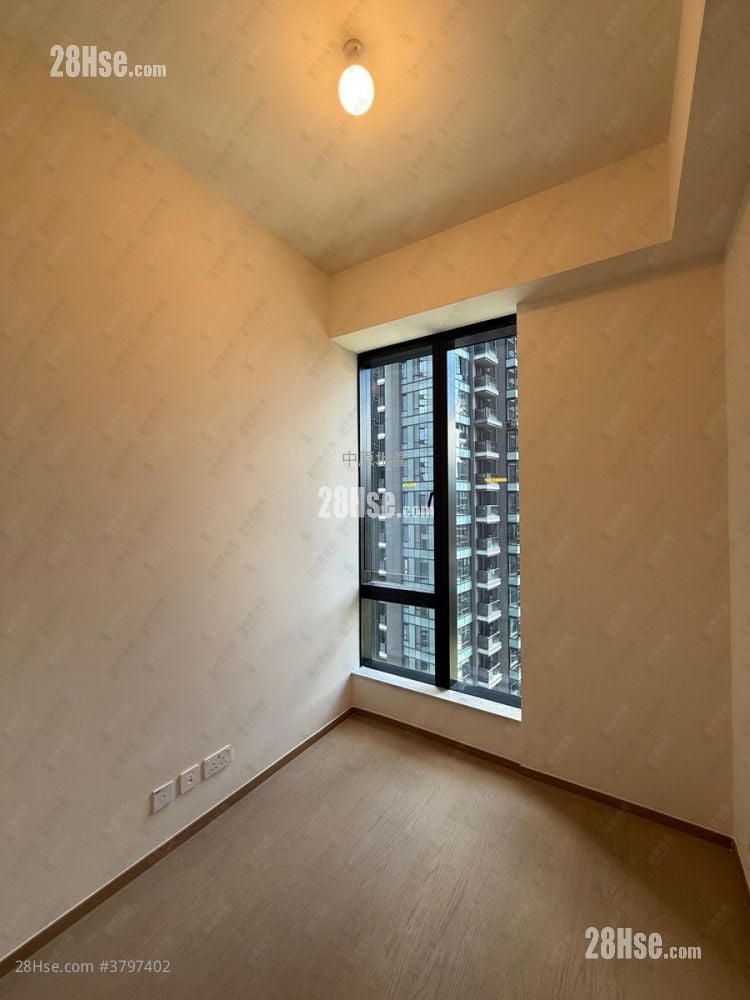 Onmantin Sell 3 Bedrooms , 3 Bathrooms 757 ft²