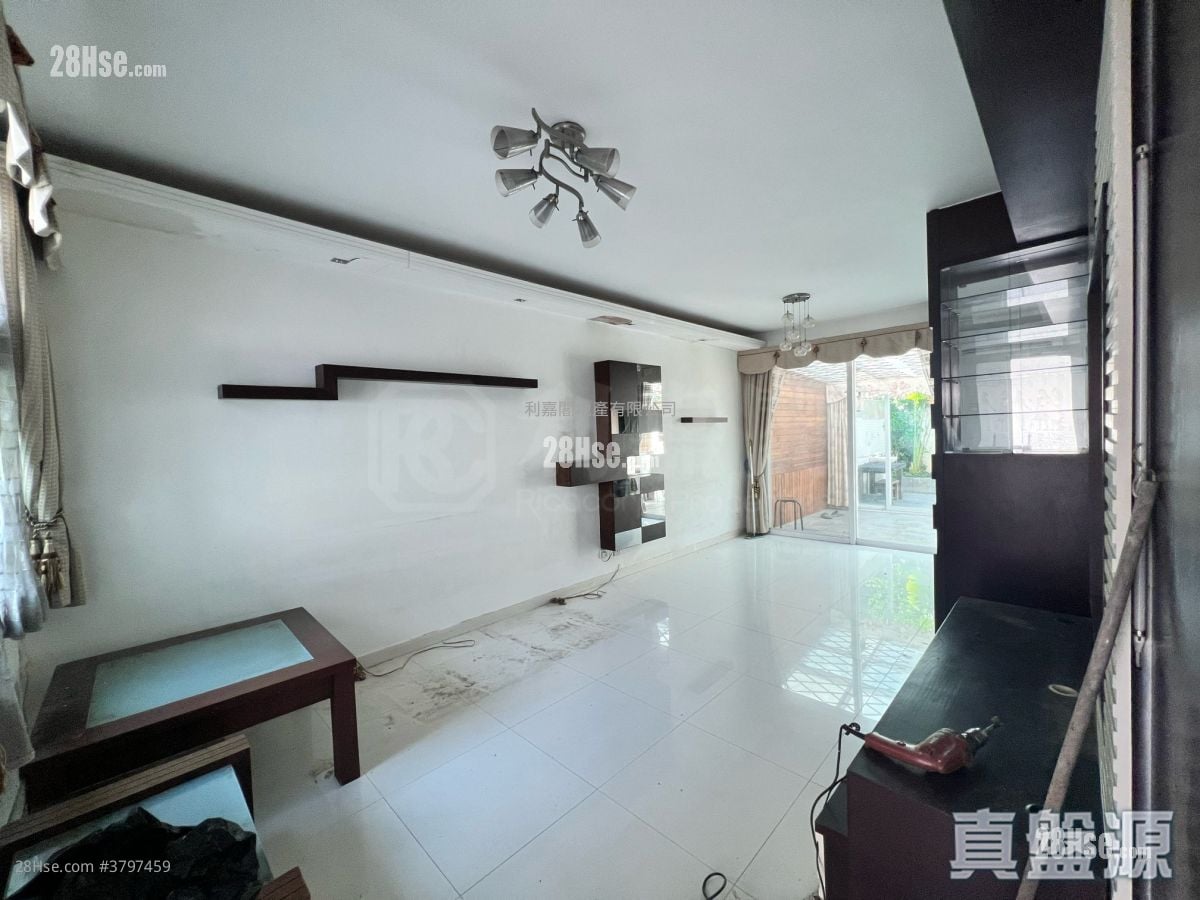 Fairview Park Sell 3 Bedrooms , 2 Bathrooms 915 ft²