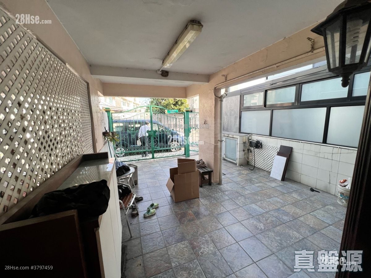 Fairview Park Sell 3 Bedrooms , 2 Bathrooms 915 ft²