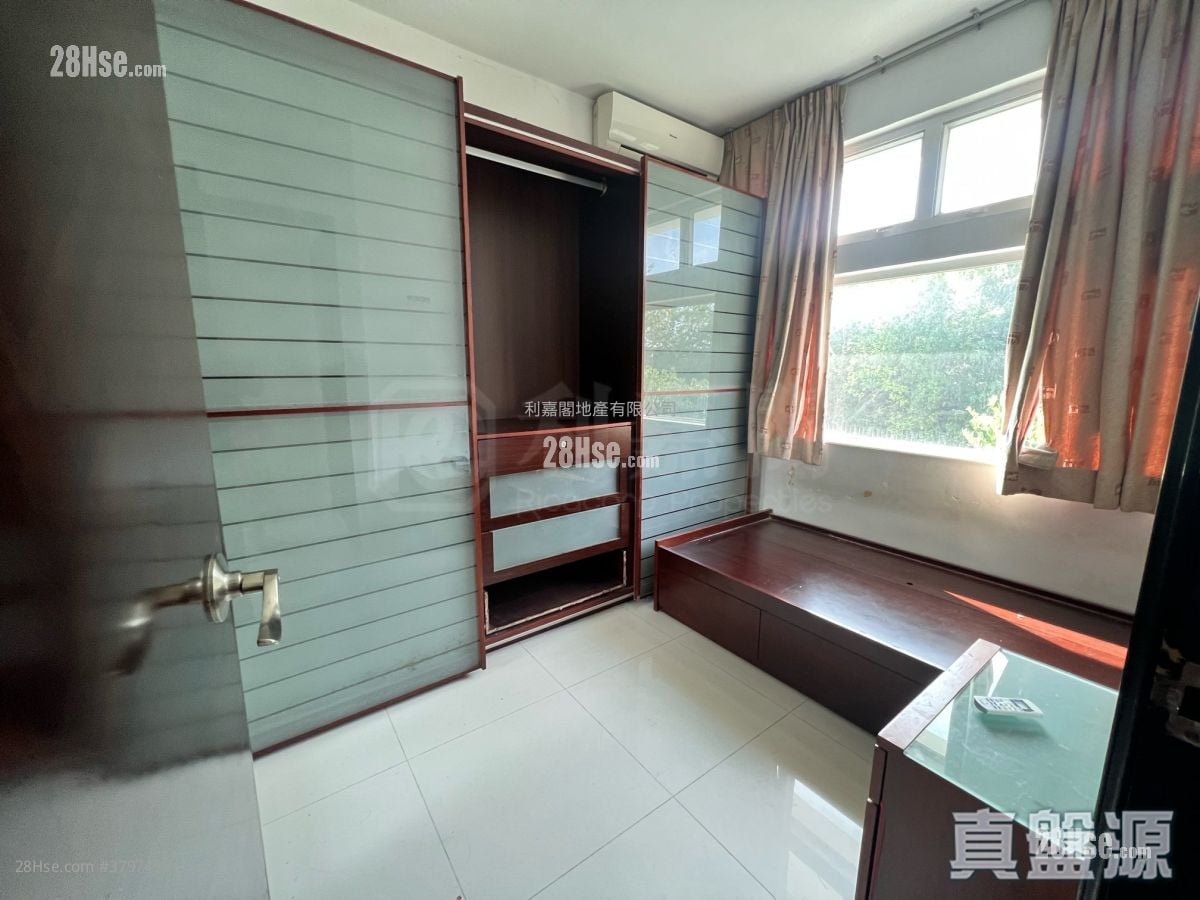 Fairview Park Sell 3 Bedrooms , 2 Bathrooms 915 ft²