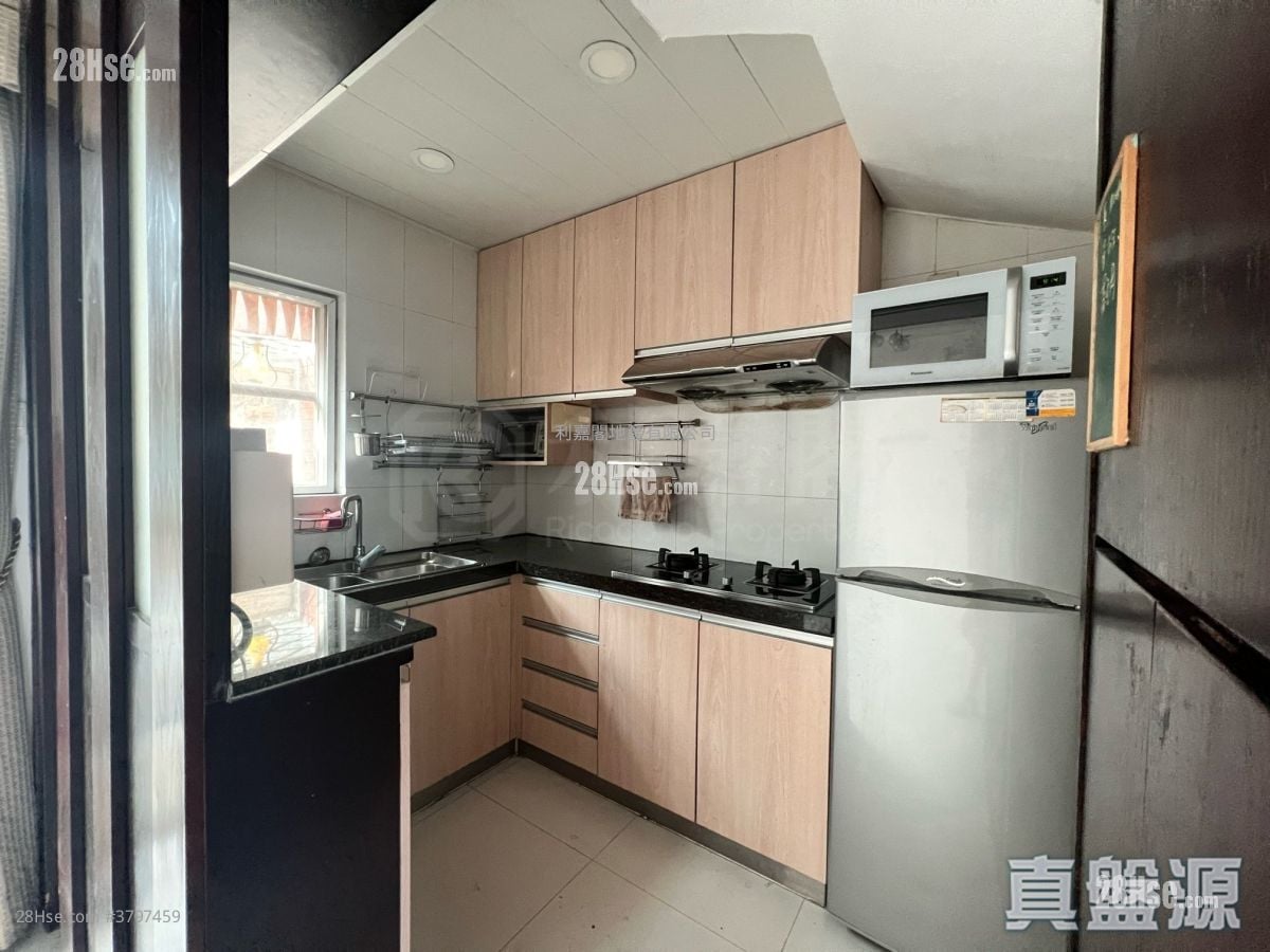 Fairview Park Sell 3 Bedrooms , 2 Bathrooms 915 ft²