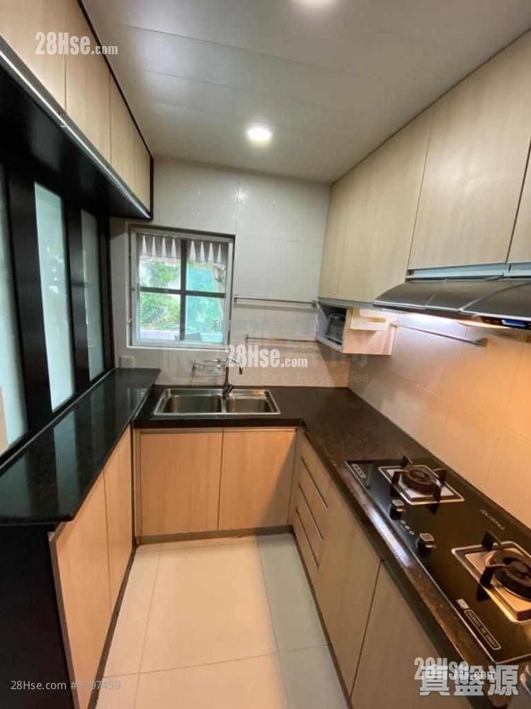 Fairview Park Sell 3 Bedrooms , 2 Bathrooms 915 ft²