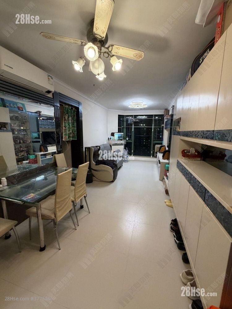 Vista Paradiso Sell 3 Bedrooms 733 ft²