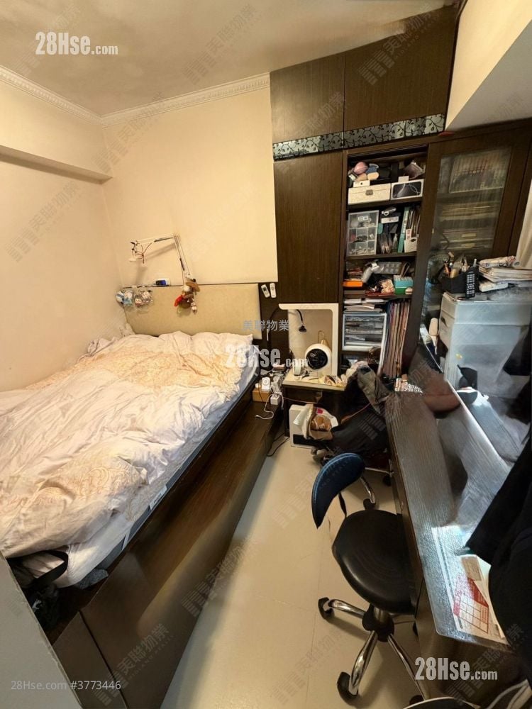 Vista Paradiso Sell 3 Bedrooms 733 ft²