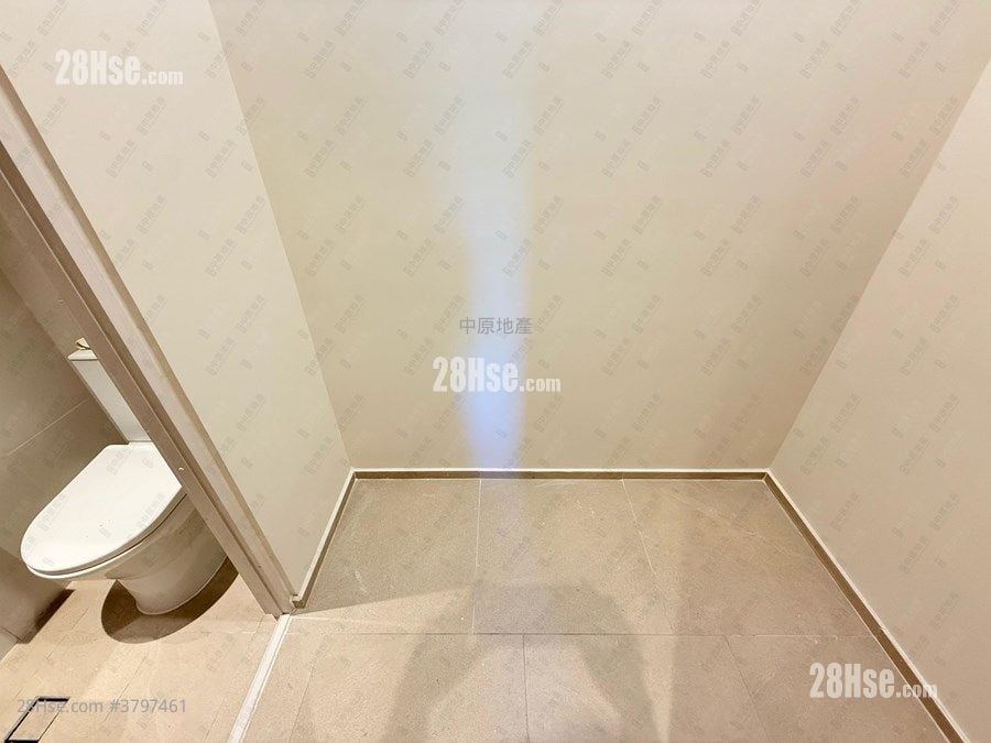 In One Rental 3 Bedrooms , 3 Bathrooms 941 ft²