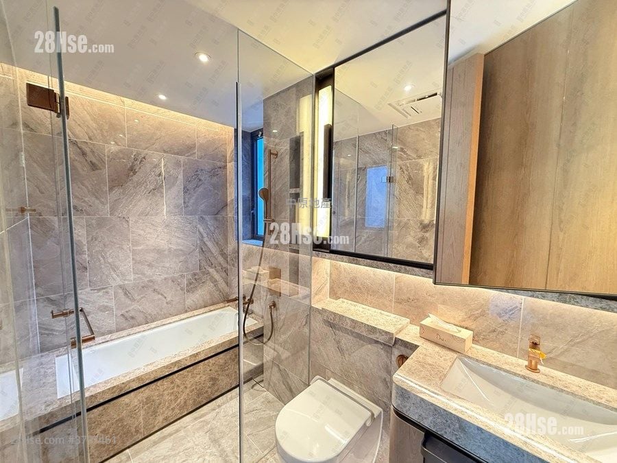 In One Rental 3 Bedrooms , 3 Bathrooms 941 ft²