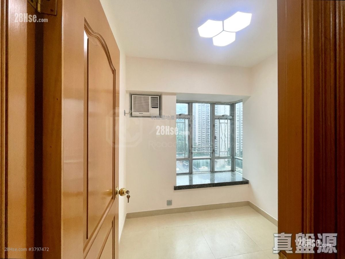 The Metro City Rental 3 Bedrooms , 2 Bathrooms 526 ft²