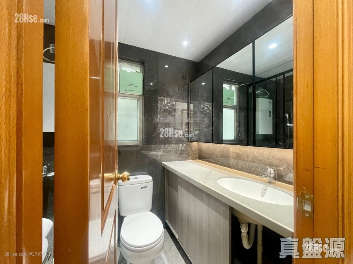 The Metro City Rental 3 Bedrooms , 2 Bathrooms 526 ft²