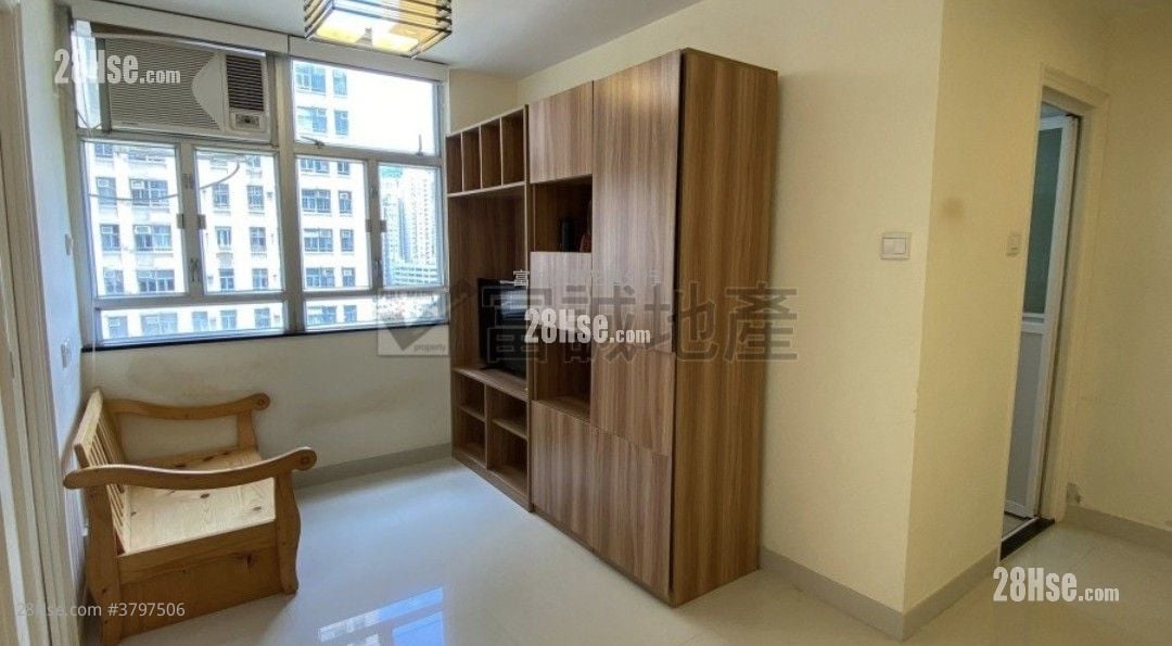 Lung Poon Court Sell 2 Bedrooms , 1 Bathroom 383 ft²