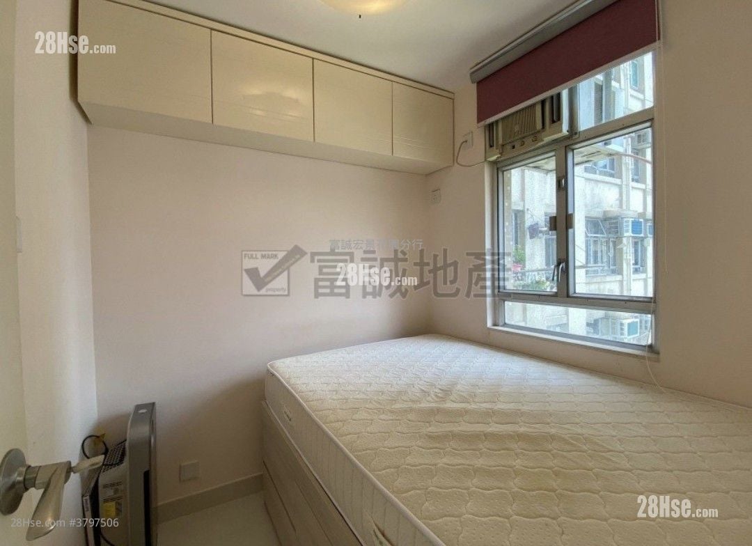 Lung Poon Court Sell 2 Bedrooms , 1 Bathroom 383 ft²