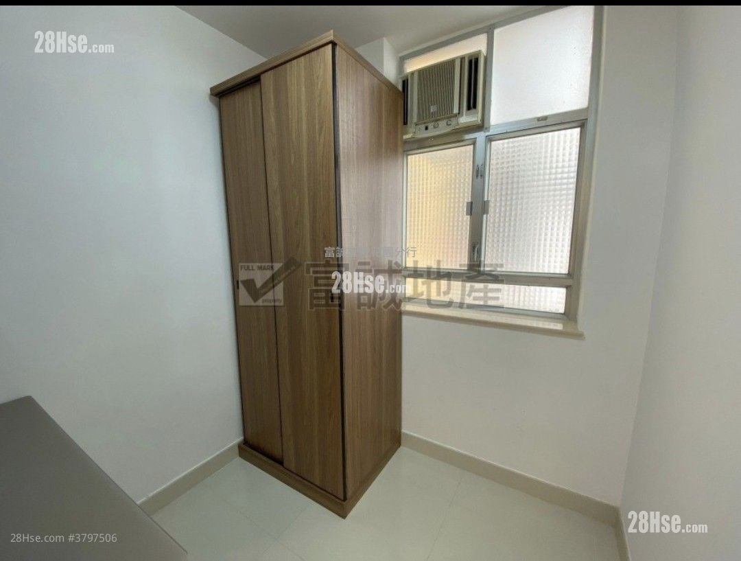 Lung Poon Court Sell 2 Bedrooms , 1 Bathroom 383 ft²