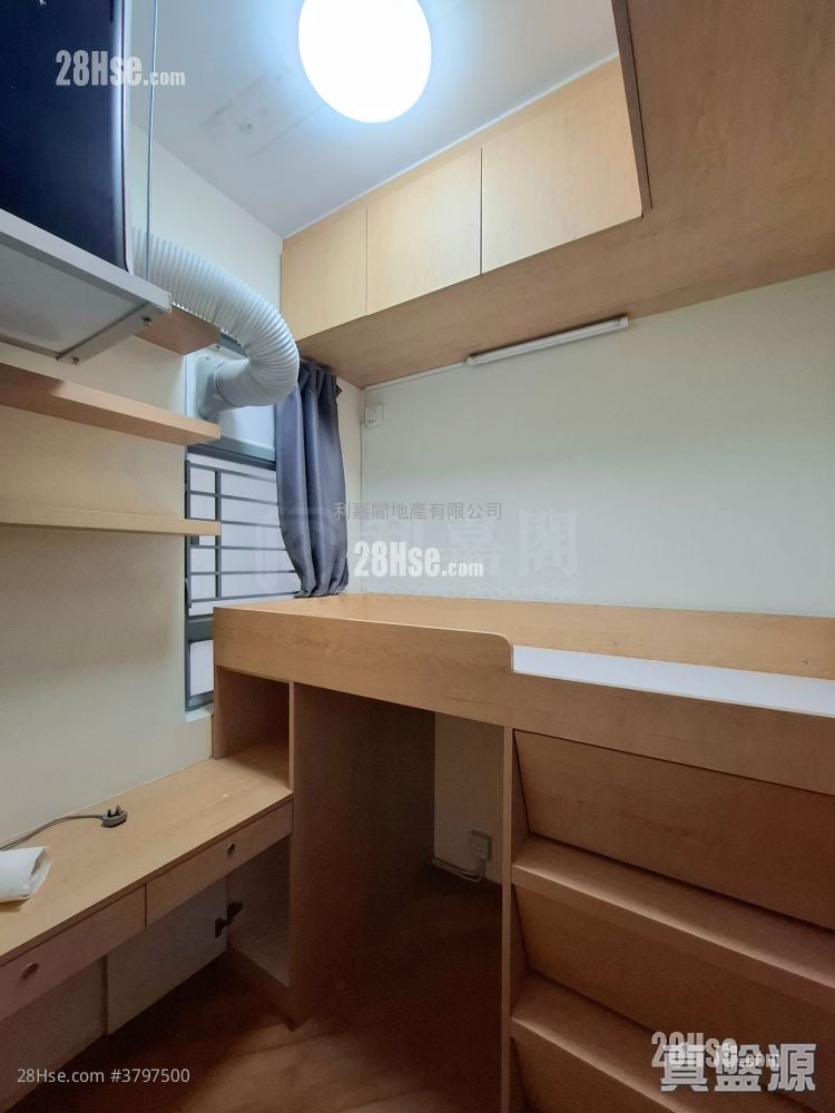 Tung Chung Crescent Sell 3 Bedrooms , 2 Bathrooms 813 ft²