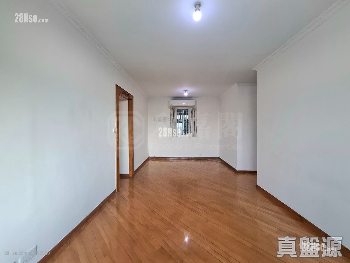 Tung Chung Crescent Sell 3 Bedrooms , 2 Bathrooms 813 ft²