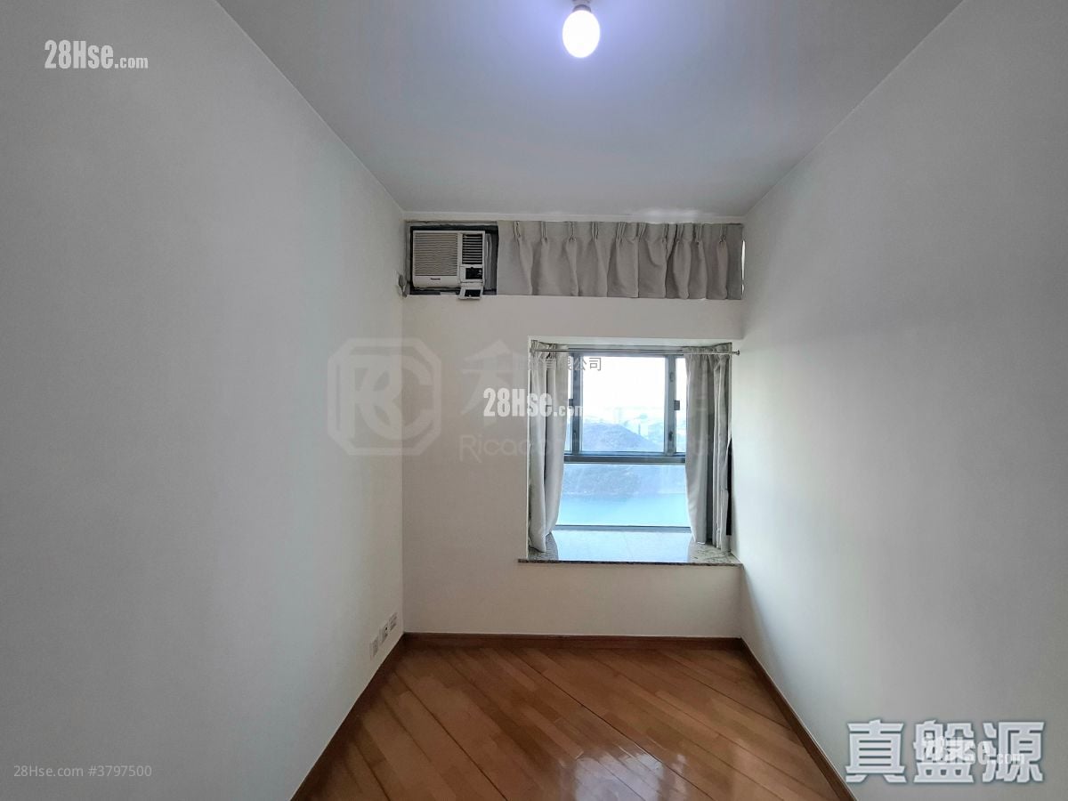 Tung Chung Crescent Sell 3 Bedrooms , 2 Bathrooms 813 ft²