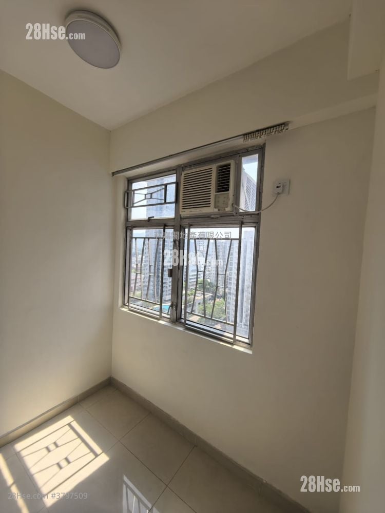 Yuk Lung Mansion Sell 2 Bedrooms , 1 Bathroom 300 ft²