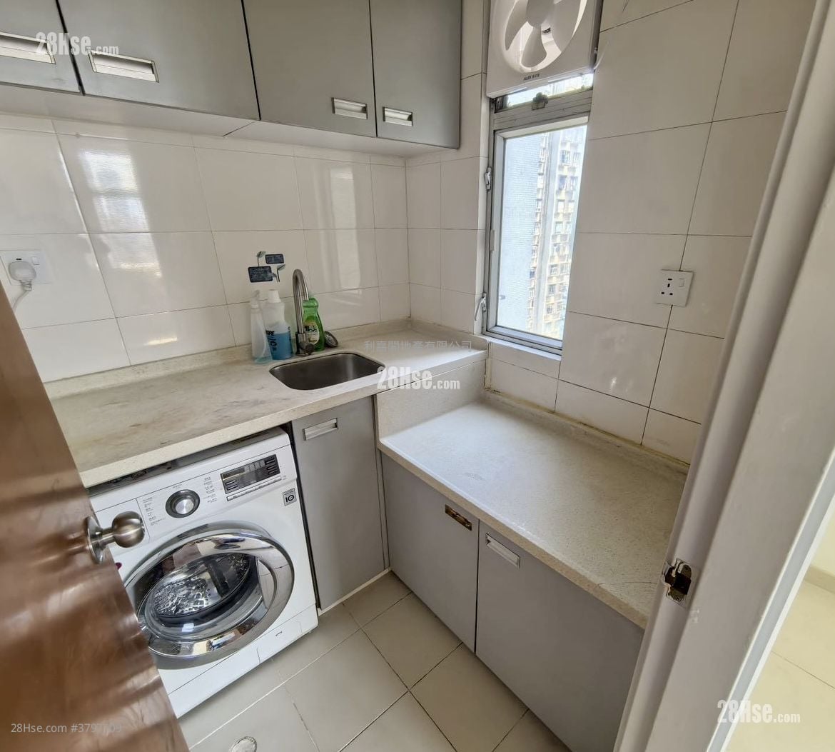 Yuk Lung Mansion Sell 2 Bedrooms , 1 Bathroom 300 ft²