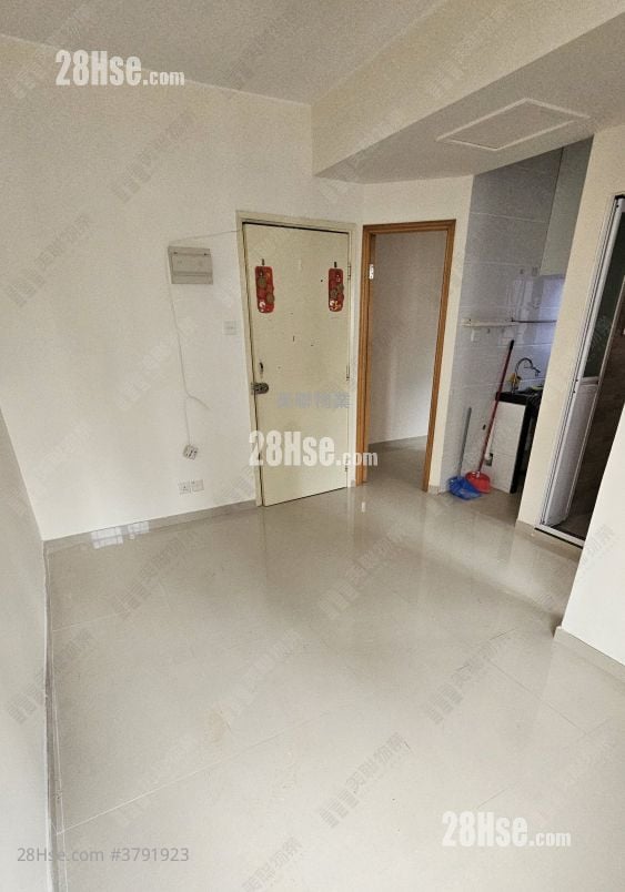 豪华阁 租盘 2 房 , 1 浴室 276 平方尺