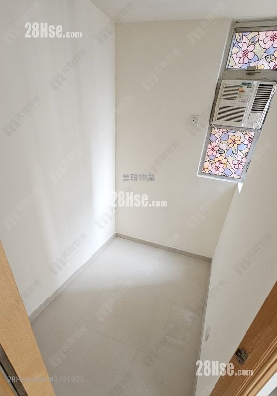 豪华阁 租盘 2 房 , 1 浴室 276 平方尺