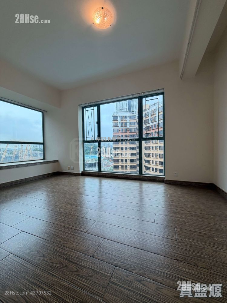 Parkside Villa Sell 2 Bedrooms , 1 Bathroom 590 ft²