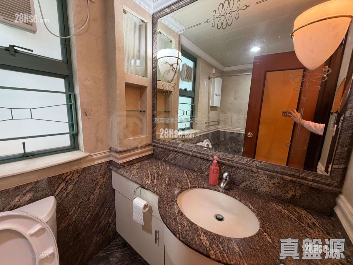 Parkside Villa Sell 2 Bedrooms , 1 Bathroom 590 ft²