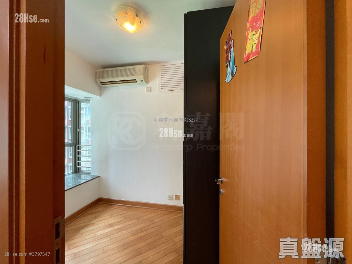 Park Central Sell 2 Bedrooms , 1 Bathroom 384 ft²