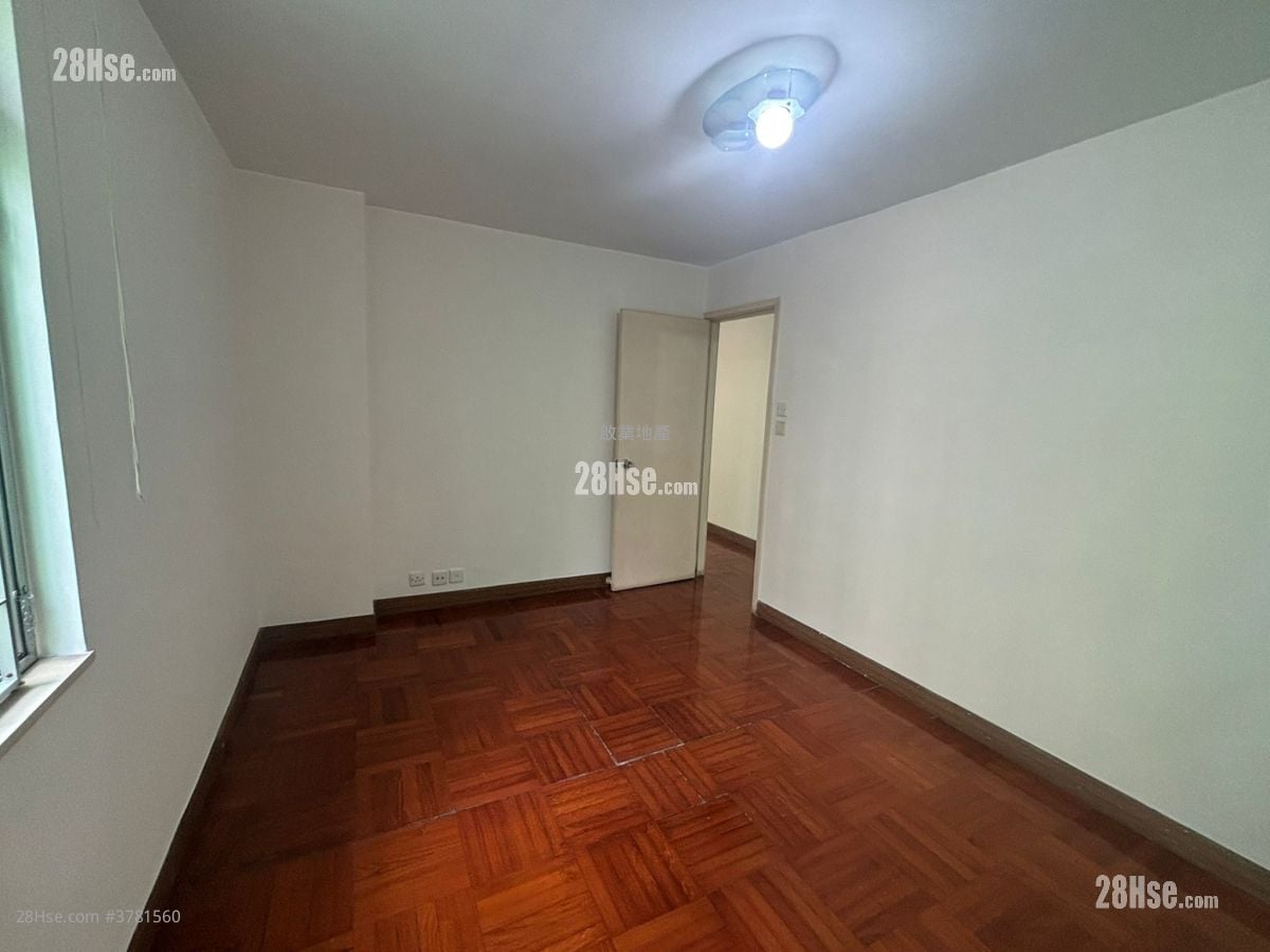 Mei Foo Sun Chuen Sell 3 Bedrooms , 1 Bathroom 705 ft²