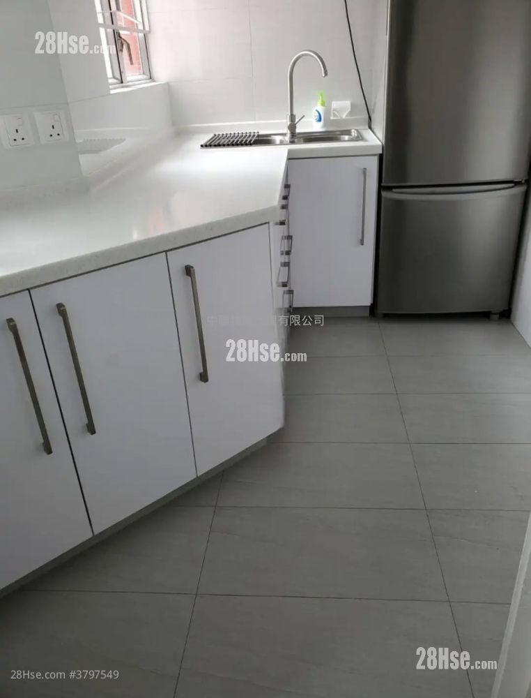 King Tin Court Sell 2 Bedrooms , 1 Bathroom 467 ft²