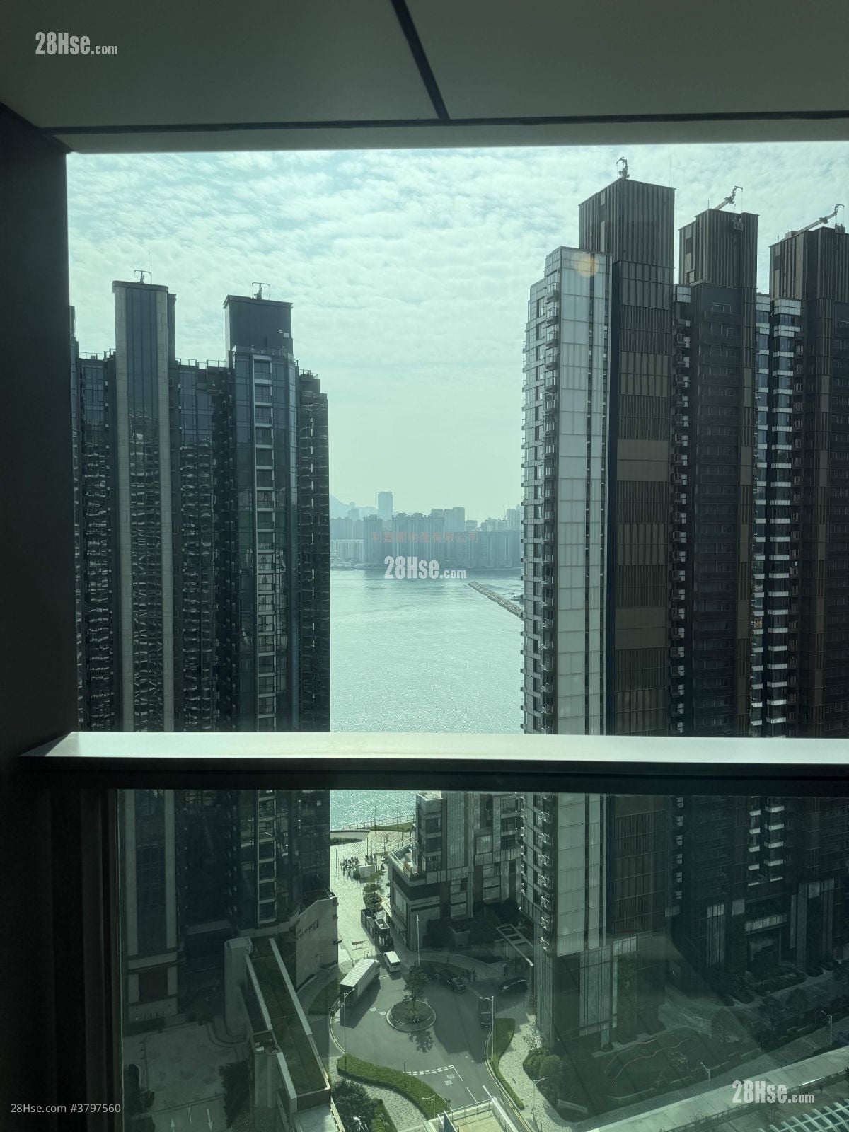 One Victoria Sell 2 Bedrooms 438 ft²