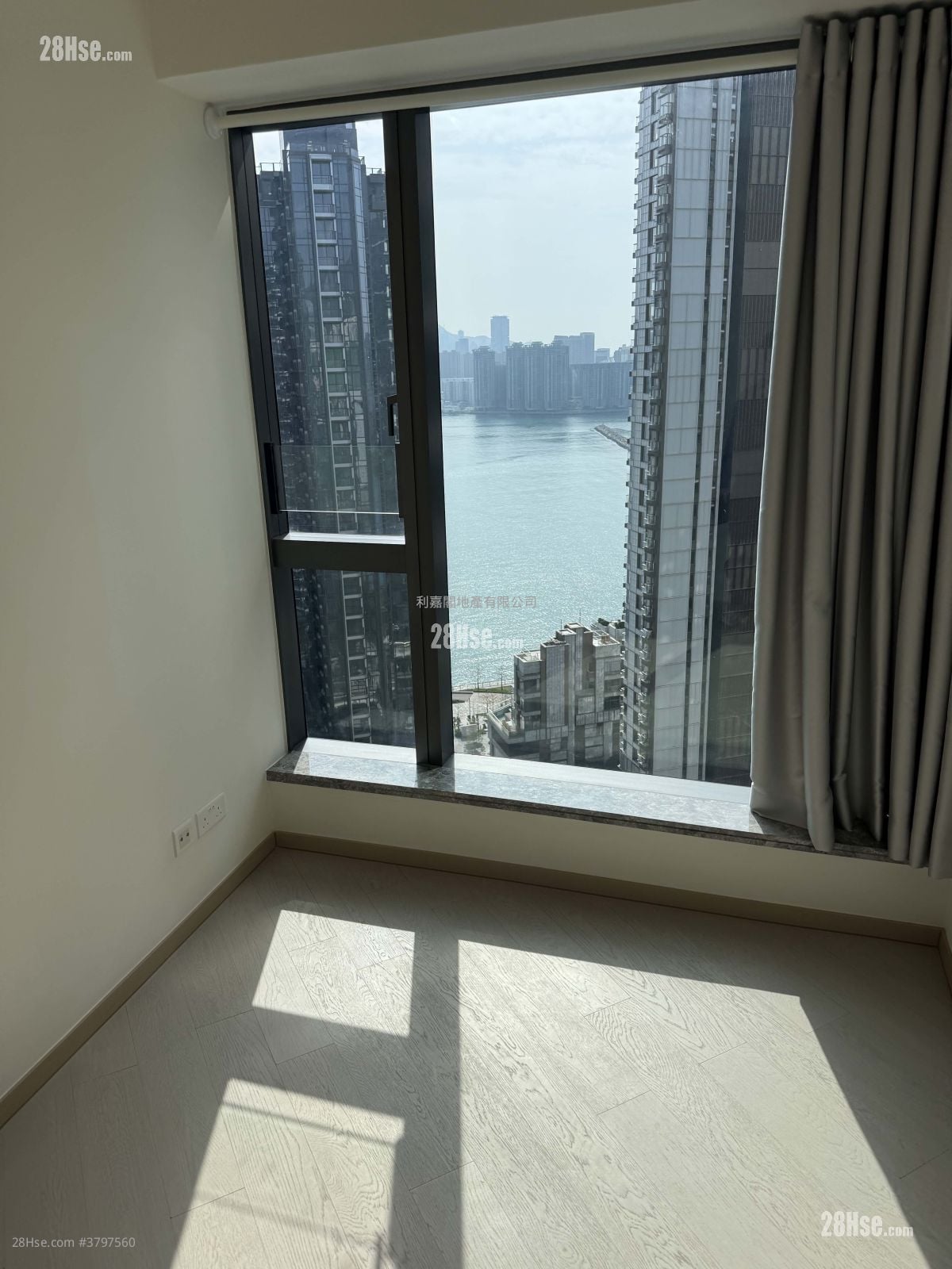 One Victoria Sell 2 Bedrooms 438 ft²